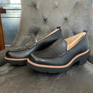 *BRAND NEW* Naturalizer Black loafers